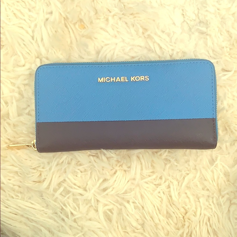 Micheal Kors continental wallet